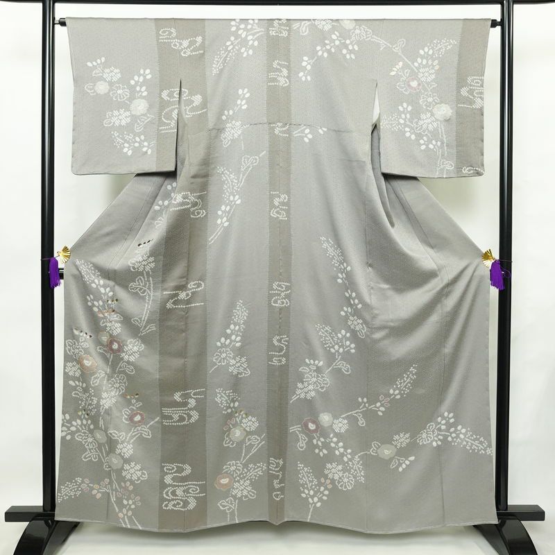 訪問着 美品 しつけ糸付き 絞り 一つ紋付き 正絹 花柄 袷仕立て 身丈159.5cm 裄丈65cm 刺繍 フォーマル 着物 入学式 卒業式 結婚式 グレー_画像1