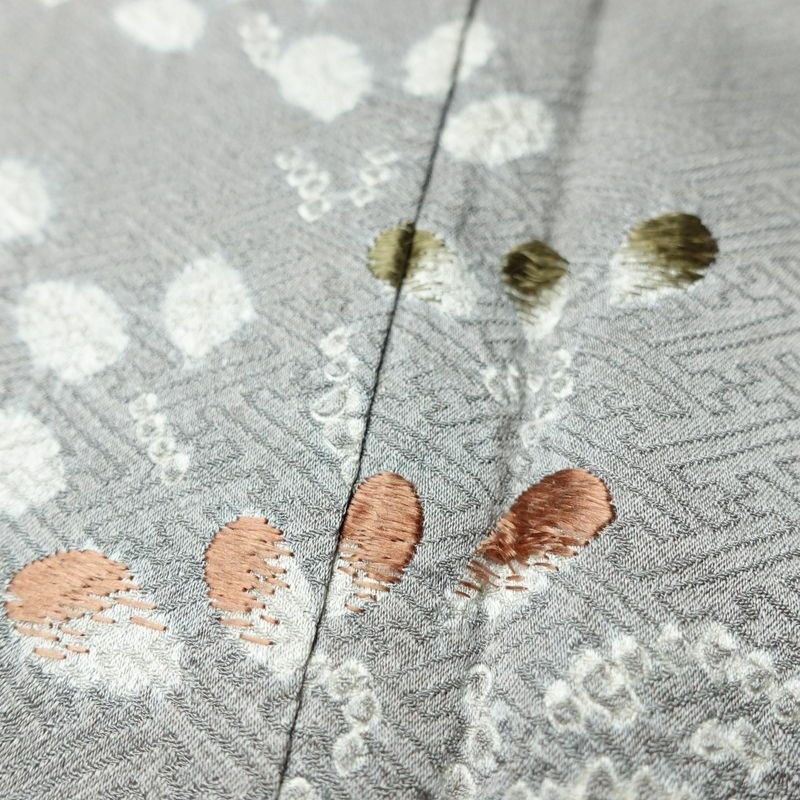 訪問着 美品 しつけ糸付き 絞り 一つ紋付き 正絹 花柄 袷仕立て 身丈159.5cm 裄丈65cm 刺繍 フォーマル 着物 入学式 卒業式 結婚式 グレー_画像9