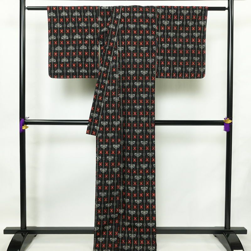 紬 しつけ糸付き 正絹 縞柄・線柄 袷仕立て 身丈166cm 裄丈66.5cm 着物 黒_画像2