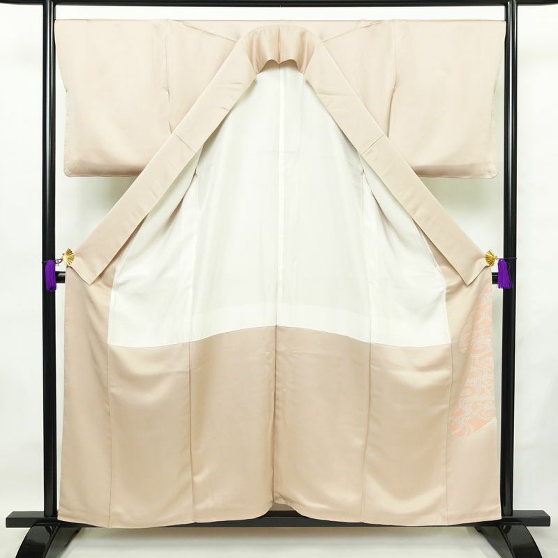 色留袖 しつけ糸付き 金駒刺繍 一つ紋付き 正絹 人物・動物柄 袷仕立て 身丈156.5cm 裄丈68cm 箔 刺繍 共八掛 金彩 フォーマル 着物 結婚式 ピンク_画像3