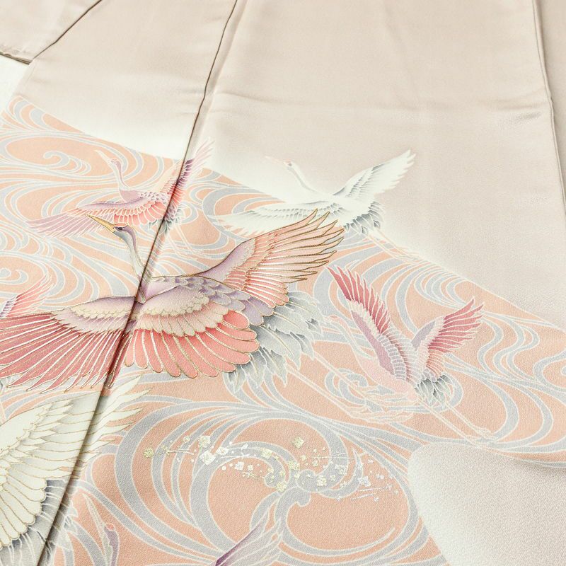 色留袖 しつけ糸付き 金駒刺繍 一つ紋付き 正絹 人物・動物柄 袷仕立て 身丈156.5cm 裄丈68cm 箔 刺繍 共八掛 金彩 フォーマル 着物 結婚式 ピンク_画像5