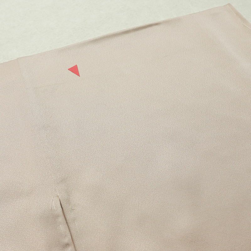 色留袖 しつけ糸付き 金駒刺繍 一つ紋付き 正絹 人物・動物柄 袷仕立て 身丈156.5cm 裄丈68cm 箔 刺繍 共八掛 金彩 フォーマル 着物 結婚式 ピンク_画像16