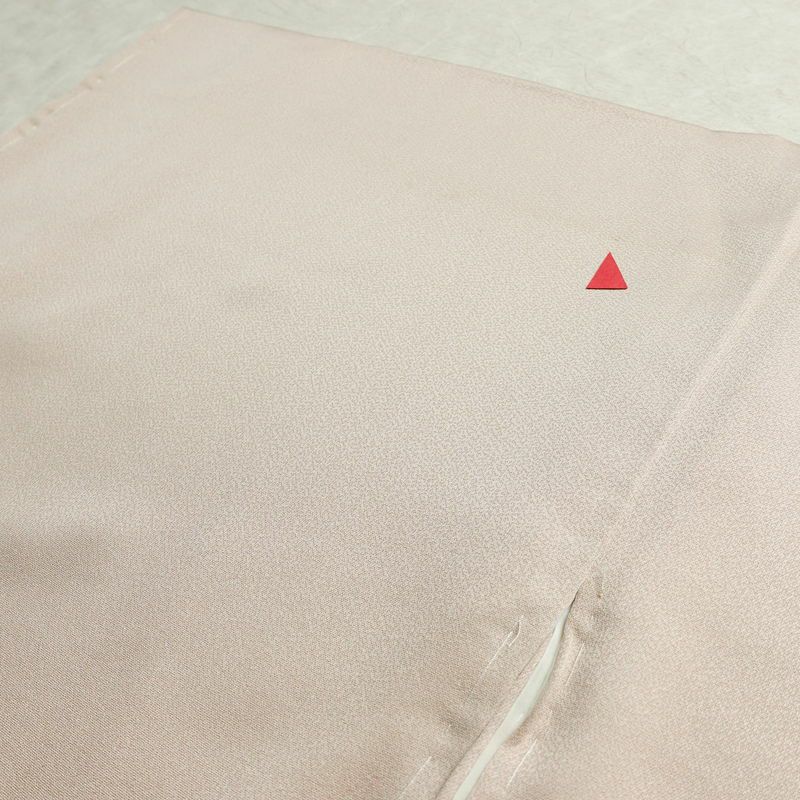 色留袖 しつけ糸付き 金駒刺繍 一つ紋付き 正絹 人物・動物柄 袷仕立て 身丈156.5cm 裄丈68cm 箔 刺繍 共八掛 金彩 フォーマル 着物 結婚式 ピンク_画像17