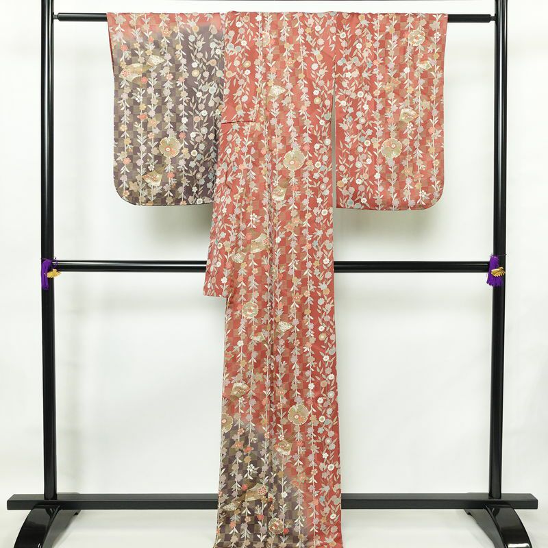 付け下げ 付下小紋 美品 正絹 古典柄 袷仕立て 身丈164.5cm 裄丈66cm 箔 金彩 フォーマル 着物 柄八掛 多色使い_画像2