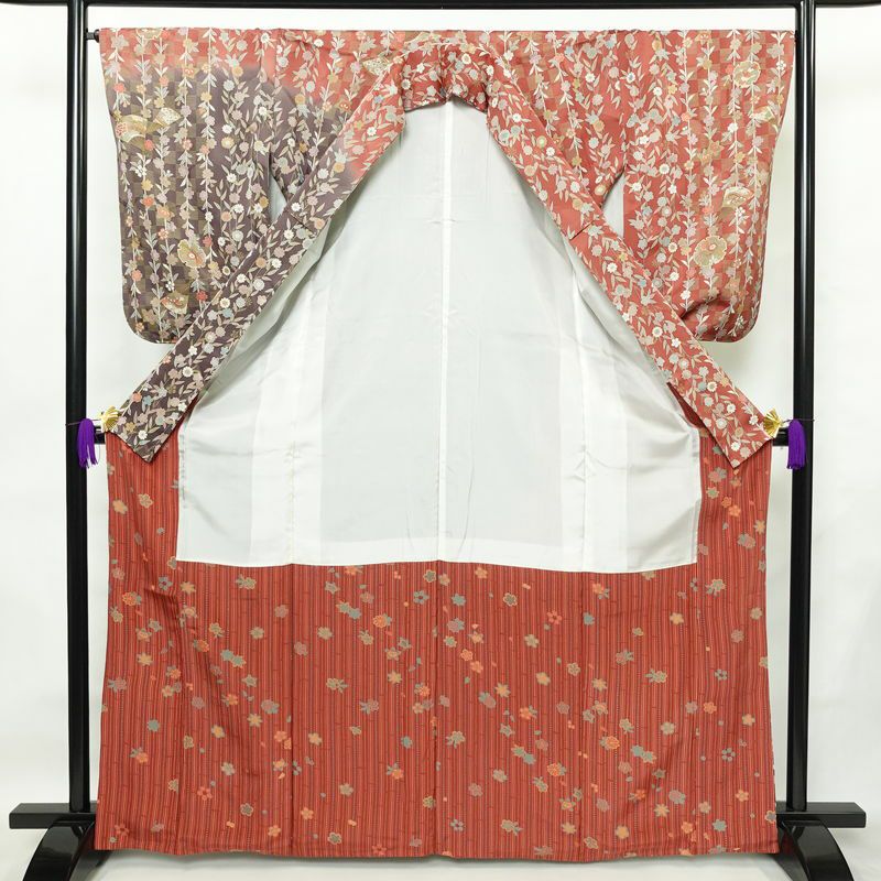 付け下げ 付下小紋 美品 正絹 古典柄 袷仕立て 身丈164.5cm 裄丈66cm 箔 金彩 フォーマル 着物 柄八掛 多色使い_画像3