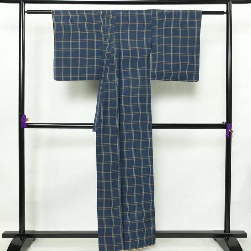 紬 良品 正絹 チェック・格子柄 袷仕立て 身丈159cm 裄丈66cm 着物 青・紺_画像2