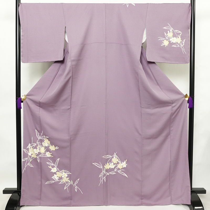 付け下げ 良品 しつけ糸付き 正絹 花柄 袷仕立て 身丈169cm 裄丈70.5cm 箔 フォーマル 着物 入学式 卒業式 結婚式 紫・藤色_画像1