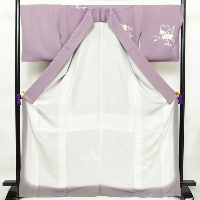 付け下げ 良品 しつけ糸付き 正絹 花柄 袷仕立て 身丈169cm 裄丈70.5cm 箔 フォーマル 着物 入学式 卒業式 結婚式 紫・藤色_画像3