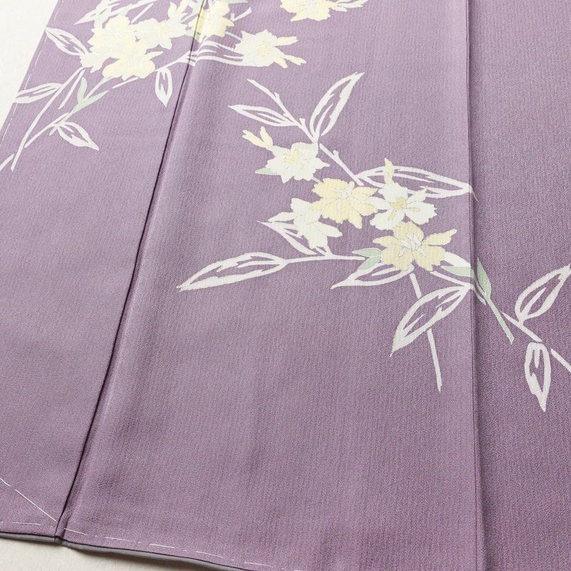 付け下げ 良品 しつけ糸付き 正絹 花柄 袷仕立て 身丈169cm 裄丈70.5cm 箔 フォーマル 着物 入学式 卒業式 結婚式 紫・藤色_画像4