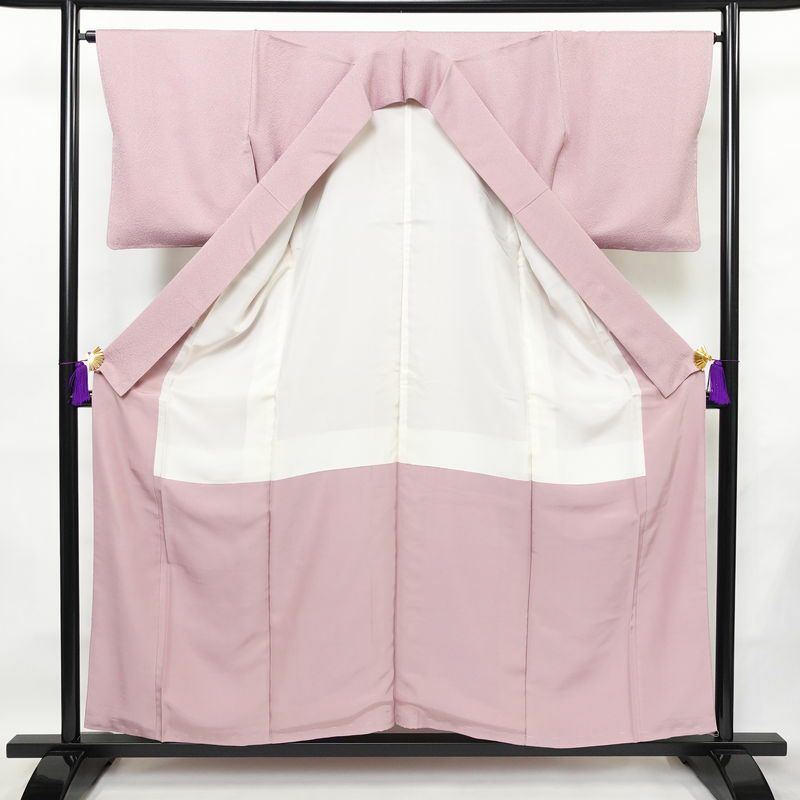 色無地 良品 しつけ糸付き 一つ紋付き 正絹 無地 袷仕立て 身丈155.5cm 裄丈66cm フォーマル 着物 入学式 卒業式 お茶会 ピンク_画像3