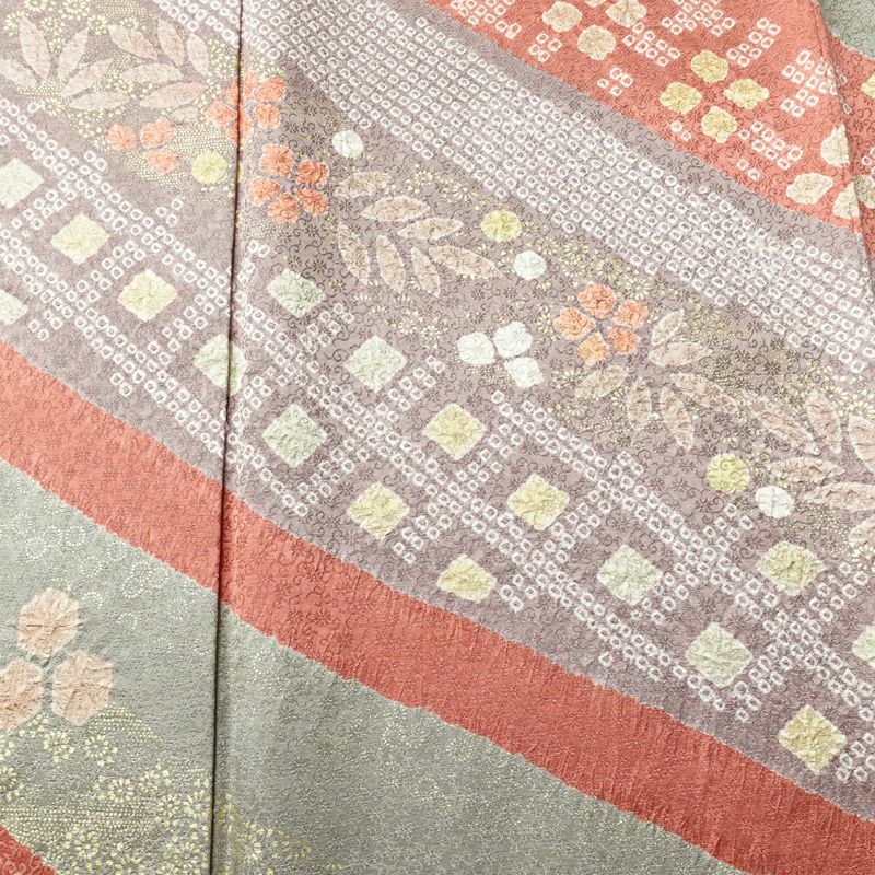 訪問着 良品 絞り 綸子 正絹 木の葉・植物柄 袷仕立て 身丈161.5cm 裄丈68cm 箔 共八掛 金彩 フォーマル 着物 入学式 卒業式 くすみピンク 結婚式 ピンク_画像6