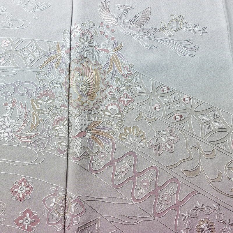 付け下げ 美品 しつけ糸付き 縮緬 正絹 人物・動物柄 袷仕立て 身丈170cm 裄丈70cm 刺繍 フォーマル 着物 入学式 卒業式 結婚式 ぼかし 紫・藤色_画像6