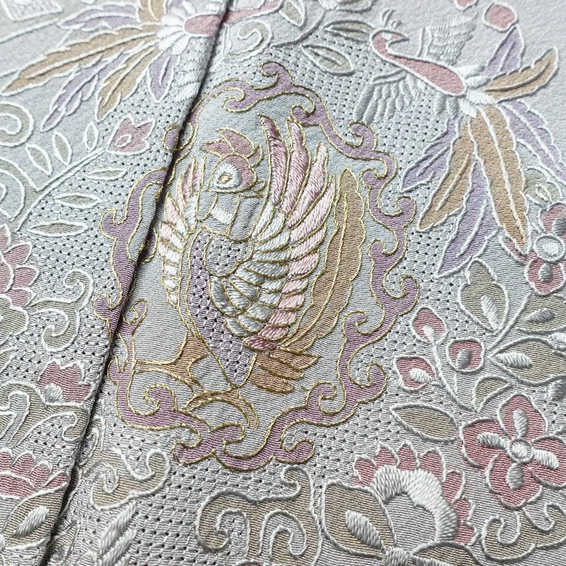 付け下げ 美品 しつけ糸付き 縮緬 正絹 人物・動物柄 袷仕立て 身丈170cm 裄丈70cm 刺繍 フォーマル 着物 入学式 卒業式 結婚式 ぼかし 紫・藤色_画像7