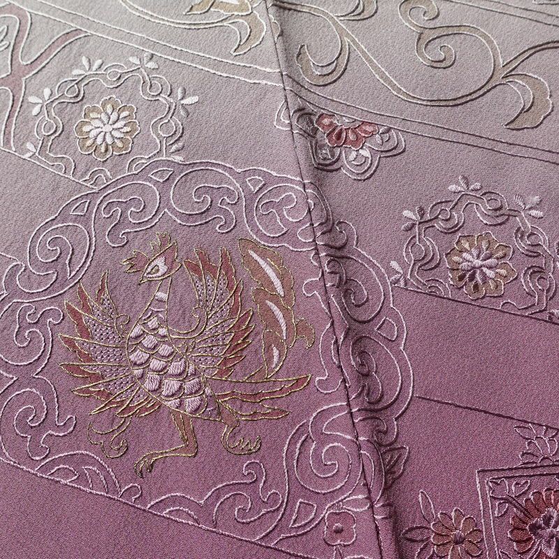付け下げ 美品 しつけ糸付き 縮緬 正絹 人物・動物柄 袷仕立て 身丈170cm 裄丈70cm 刺繍 フォーマル 着物 入学式 卒業式 結婚式 ぼかし 紫・藤色_画像13