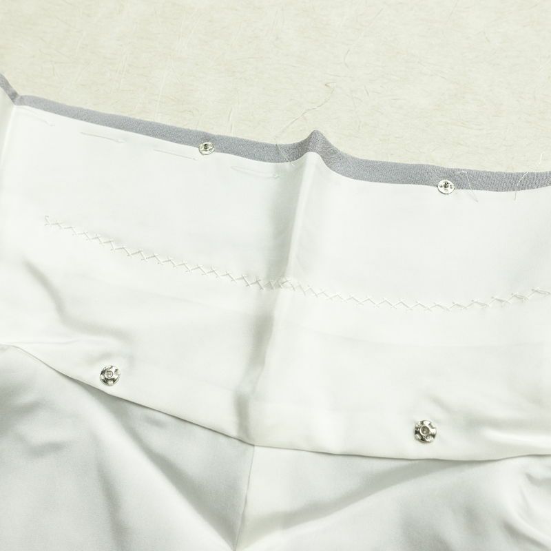 付け下げ 美品 しつけ糸付き 縮緬 正絹 人物・動物柄 袷仕立て 身丈170cm 裄丈70cm 刺繍 フォーマル 着物 入学式 卒業式 結婚式 ぼかし 紫・藤色_画像20