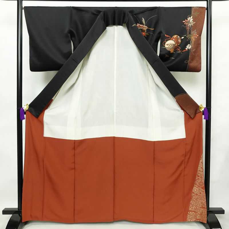 訪問着 良品 金駒刺繍 正絹 古典柄 袷仕立て 身丈166cm 裄丈67.5cm 箔 刺繍 金彩 フォーマル 着物 黒_画像3