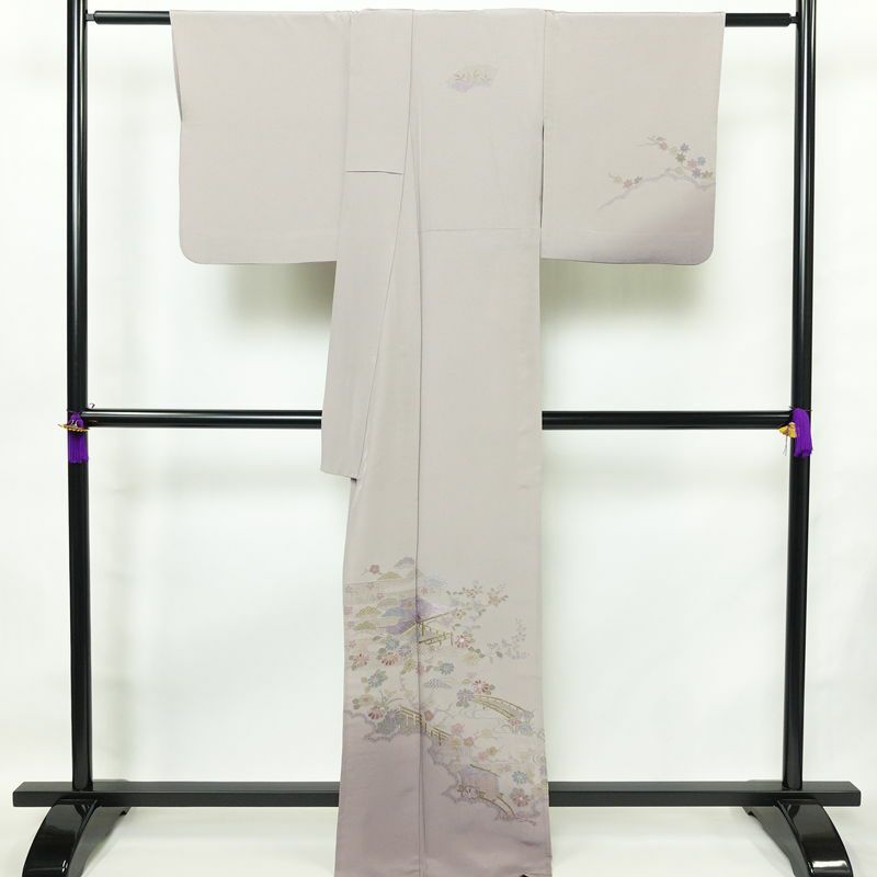 単衣 付下 良品 スワトウ刺繍 縮緬 正絹 風景柄 単衣仕立て 身丈169cm 裄丈68.5cm 刺繍 フォーマル 着物 付け下げ 紫・藤色_画像2