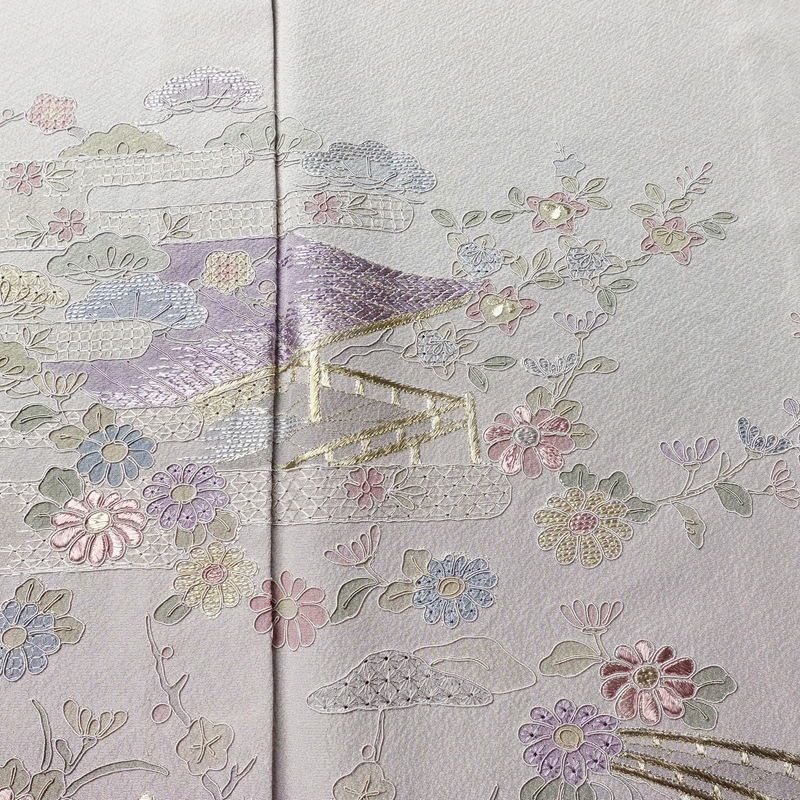 単衣 付下 良品 スワトウ刺繍 縮緬 正絹 風景柄 単衣仕立て 身丈169cm 裄丈68.5cm 刺繍 フォーマル 着物 付け下げ 紫・藤色_画像6