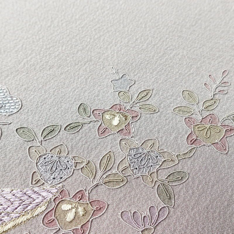 単衣 付下 良品 スワトウ刺繍 縮緬 正絹 風景柄 単衣仕立て 身丈169cm 裄丈68.5cm 刺繍 フォーマル 着物 付け下げ 紫・藤色_画像8