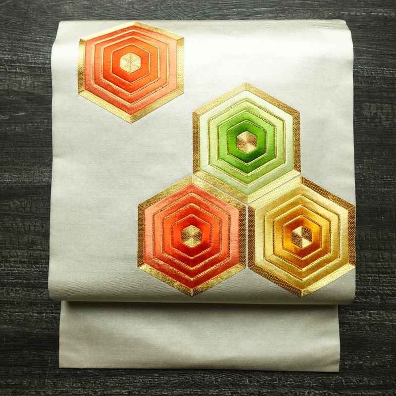 名古屋帯 太鼓柄 金駒刺繍 正絹 亀甲柄 名古屋仕立て 刺繍 金糸 帯 金・銀_画像1