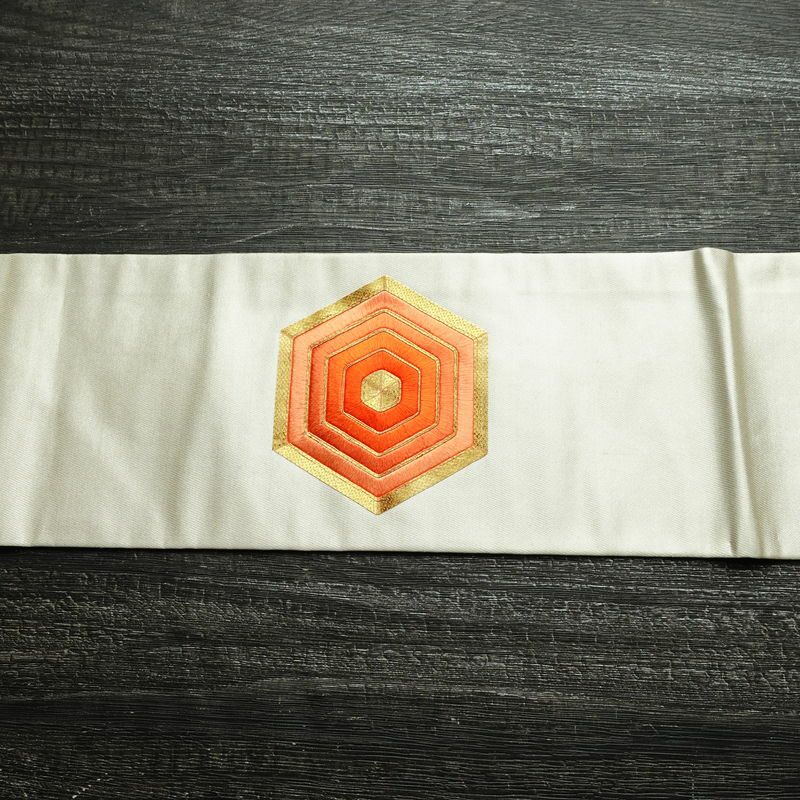 名古屋帯 太鼓柄 金駒刺繍 正絹 亀甲柄 名古屋仕立て 刺繍 金糸 帯 金・銀_画像13