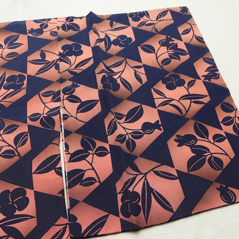 道行コート 良品 浜ちりめん 縮緬 正絹 木の葉・植物柄 袷仕立て 身丈85.5cm 裄丈66cm ピンク_画像3