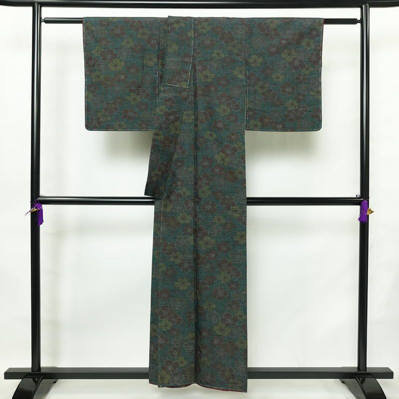 紬 良品 しつけ糸付き 正絹 花柄 袷仕立て 身丈155cm 裄丈63.5cm 着物 緑・うぐいす色_画像2
