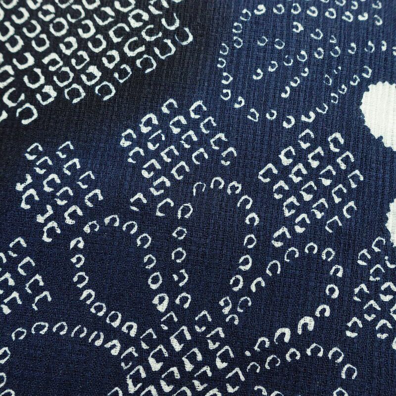 新品 浴衣 女性用 綿麻 高級変わり織 古典柄 花柄 ゆかた 未使用品 しつけ糸付き 紺 レトロ モダン 鹿の子_画像5