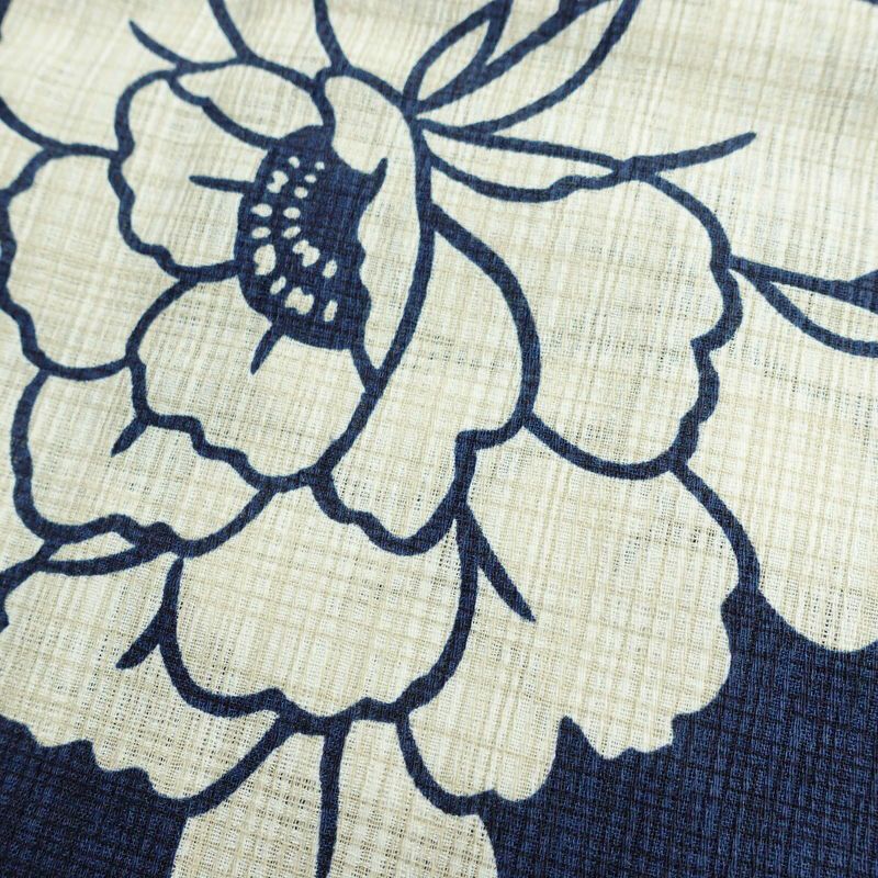 新品 浴衣 女性用 綿麻 高級変わり織 古典柄 花柄 牡丹柄 ゆかた 未使用品 しつけ糸付き 紺 シック モダン 上品 ボタン_画像4