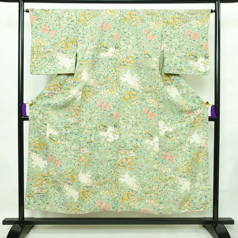 小紋 縮緬 総柄 正絹 木の葉・植物柄 袷仕立て 身丈151cm 裄丈65cm リサイクル着物 着物 カジュアル 緑・うぐいす色_画像1