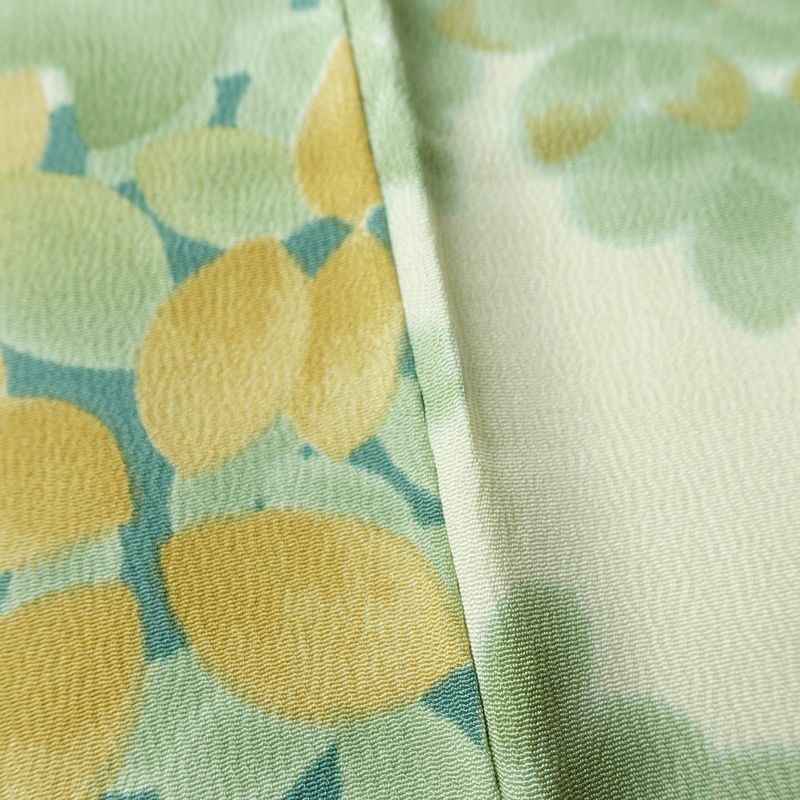 小紋 縮緬 総柄 正絹 木の葉・植物柄 袷仕立て 身丈151cm 裄丈65cm リサイクル着物 着物 カジュアル 緑・うぐいす色_画像10