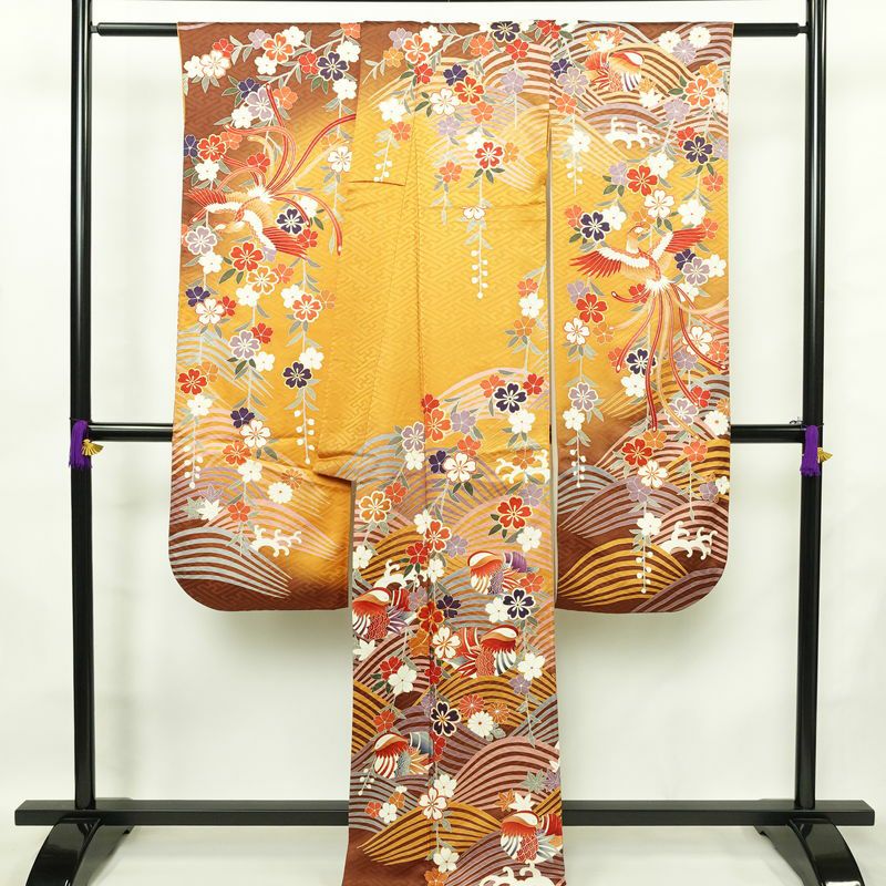 振袖 金駒刺繍 正絹 古典柄 袷仕立て 身丈168cm 裄丈67.5cm リサイクル着物 帯 金彩 成人式 二十歳 二十歳の集い フォーマル 華やか 黄・黄土色_画像2