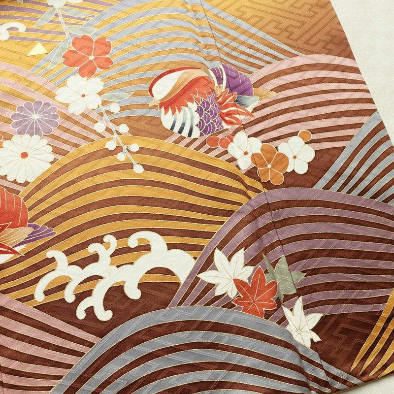 振袖 金駒刺繍 正絹 古典柄 袷仕立て 身丈168cm 裄丈67.5cm リサイクル着物 帯 金彩 成人式 二十歳 二十歳の集い フォーマル 華やか 黄・黄土色_画像14