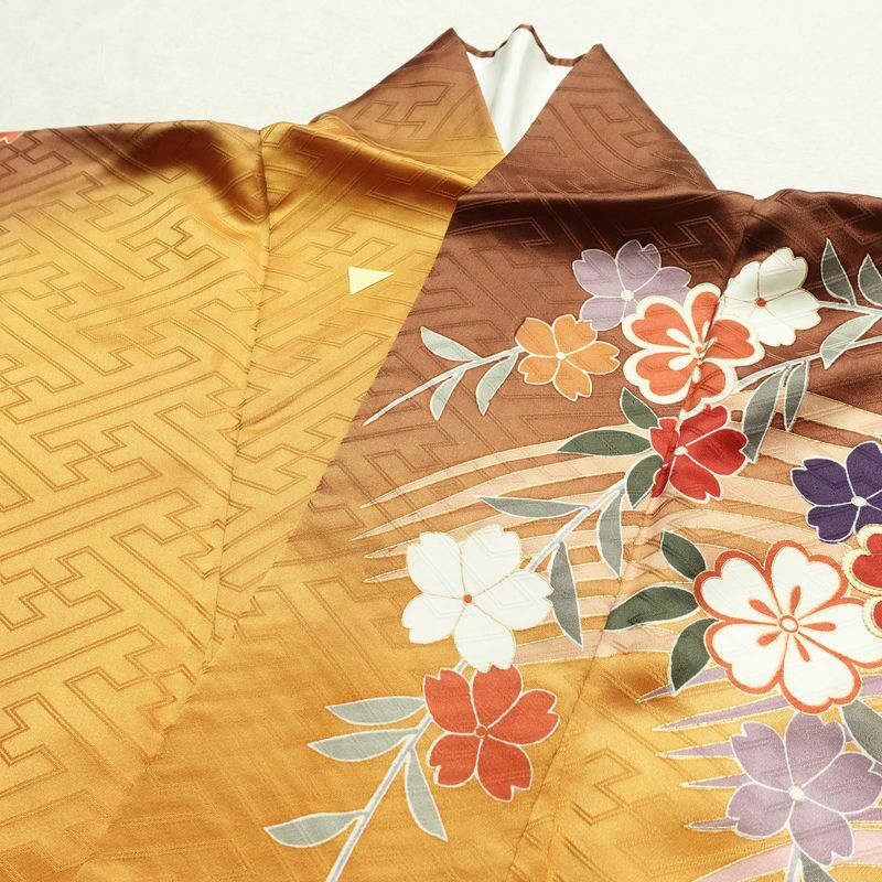 振袖 金駒刺繍 正絹 古典柄 袷仕立て 身丈168cm 裄丈67.5cm リサイクル着物 帯 金彩 成人式 二十歳 二十歳の集い フォーマル 華やか 黄・黄土色_画像19