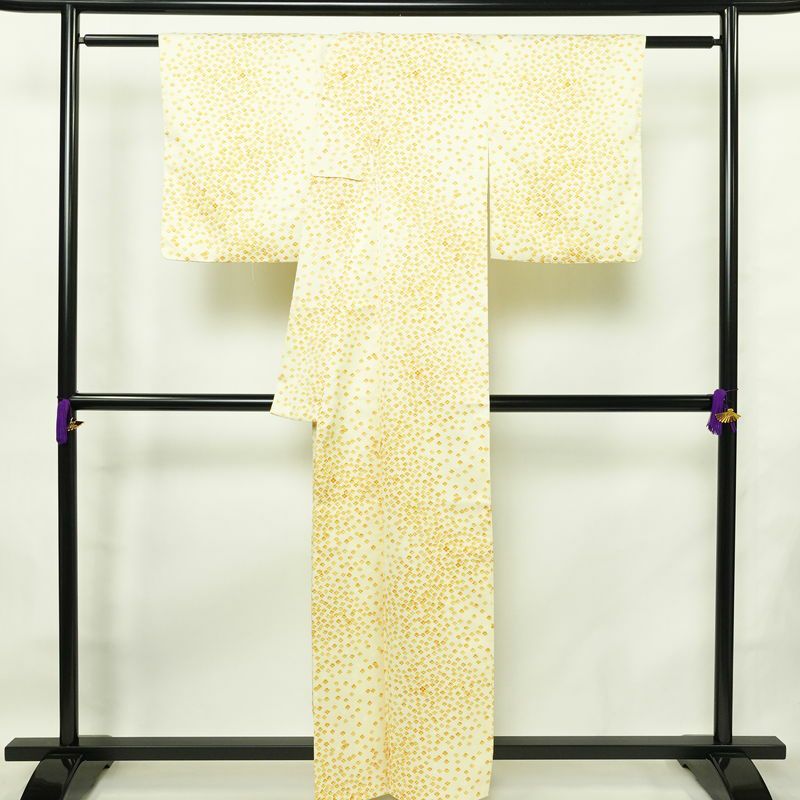 小紋 良品 総柄 ポリエステル 古典柄 袷仕立て 身丈159cm 裄丈63cm リサイクル着物 着物 カジュアル クリーム_画像2