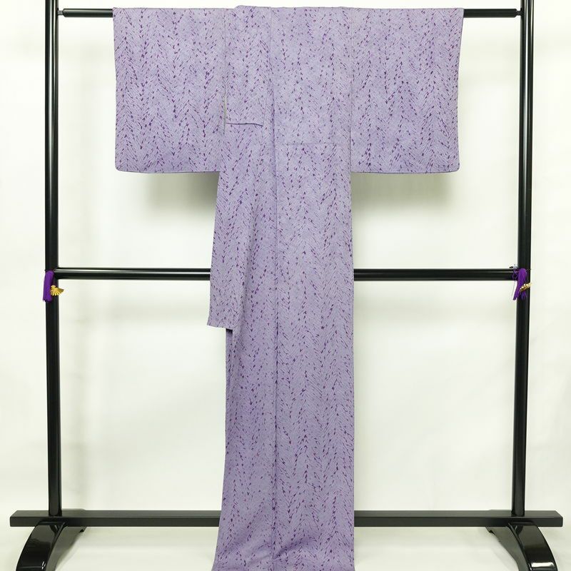 小紋 落款入り 松嵐 絞り 正絹 その他の柄 袷仕立て 身丈168.5cm 裄丈65.5cm リサイクル着物 着物 シンプル 紫・藤色_画像2