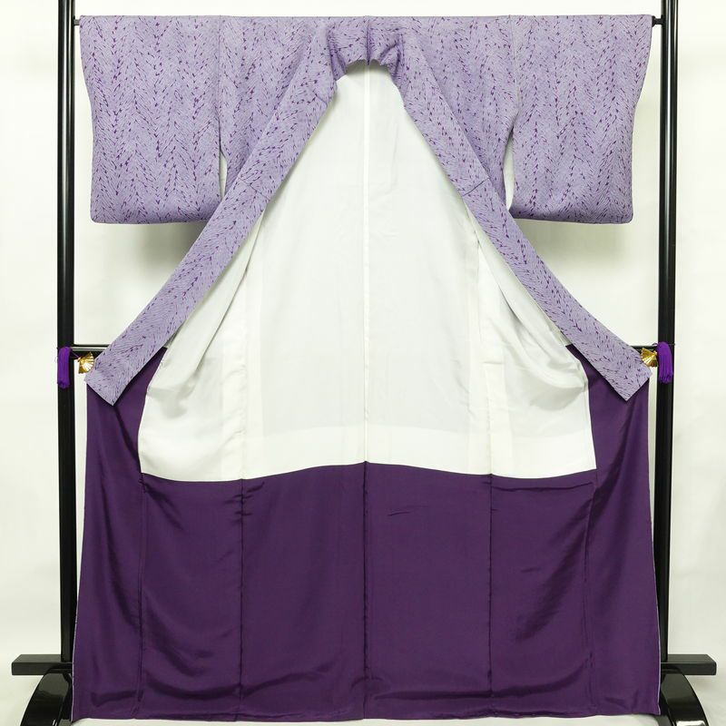 小紋 落款入り 松嵐 絞り 正絹 その他の柄 袷仕立て 身丈168.5cm 裄丈65.5cm リサイクル着物 着物 シンプル 紫・藤色_画像3