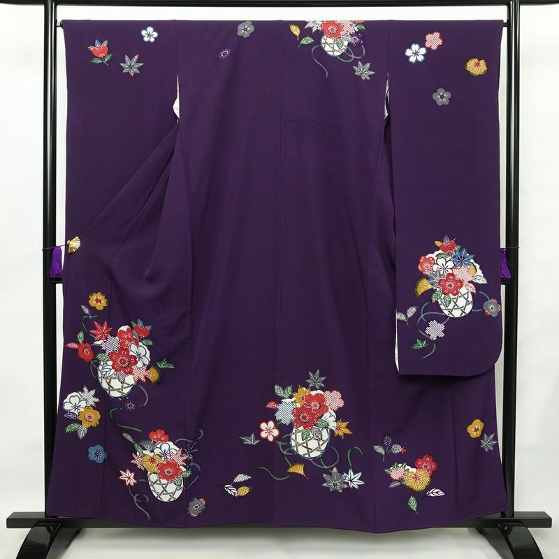 振袖 落款入り 縮緬 正絹 花柄 袷仕立て 身丈157.5cm 裄丈66.5cm リサイクル着物 着物 共八掛 成人式 二十歳 二十歳の集い フォーマル シンプル 紅葉 桜 紫・藤色_画像1