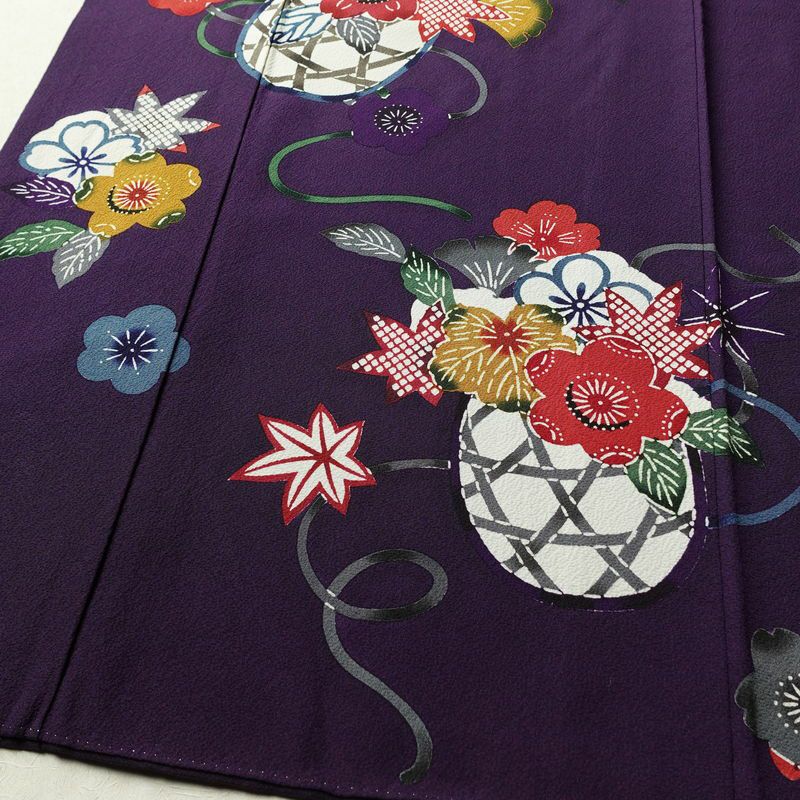 振袖 落款入り 縮緬 正絹 花柄 袷仕立て 身丈157.5cm 裄丈66.5cm リサイクル着物 着物 共八掛 成人式 二十歳 二十歳の集い フォーマル シンプル 紅葉 桜 紫・藤色_画像4