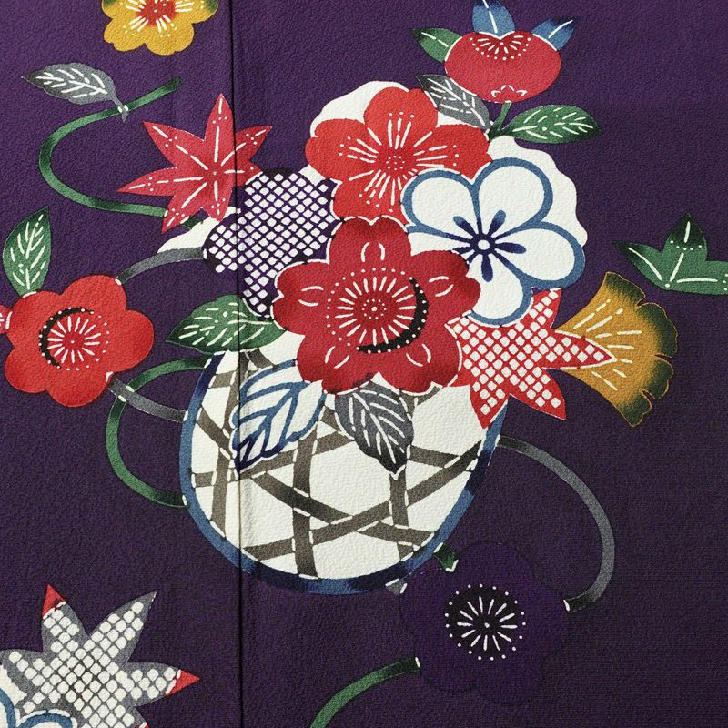 振袖 落款入り 縮緬 正絹 花柄 袷仕立て 身丈157.5cm 裄丈66.5cm リサイクル着物 着物 共八掛 成人式 二十歳 二十歳の集い フォーマル シンプル 紅葉 桜 紫・藤色_画像6