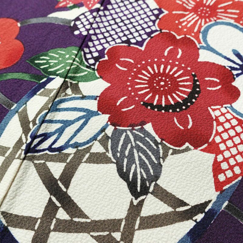 振袖 落款入り 縮緬 正絹 花柄 袷仕立て 身丈157.5cm 裄丈66.5cm リサイクル着物 着物 共八掛 成人式 二十歳 二十歳の集い フォーマル シンプル 紅葉 桜 紫・藤色_画像7