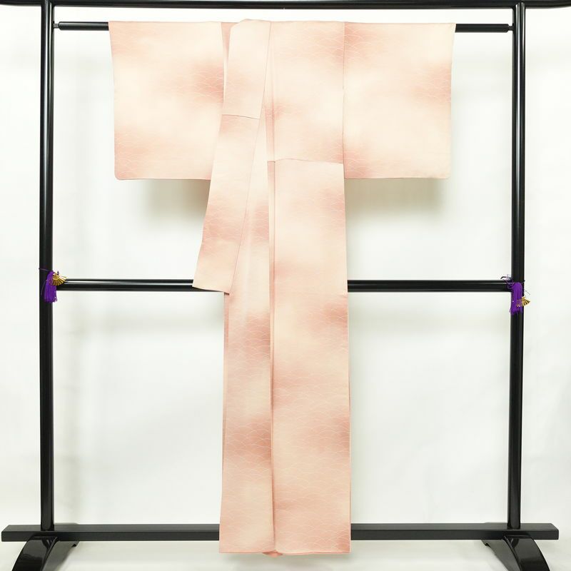 小紋 付下小紋 正絹 木の葉・植物柄 袷仕立て 身丈155.5cm 裄丈64.5cm リサイクル着物 着物 ぼかし 七五三 お宮参り 芝 フォーマル シンプル 上品 ピンク_画像2