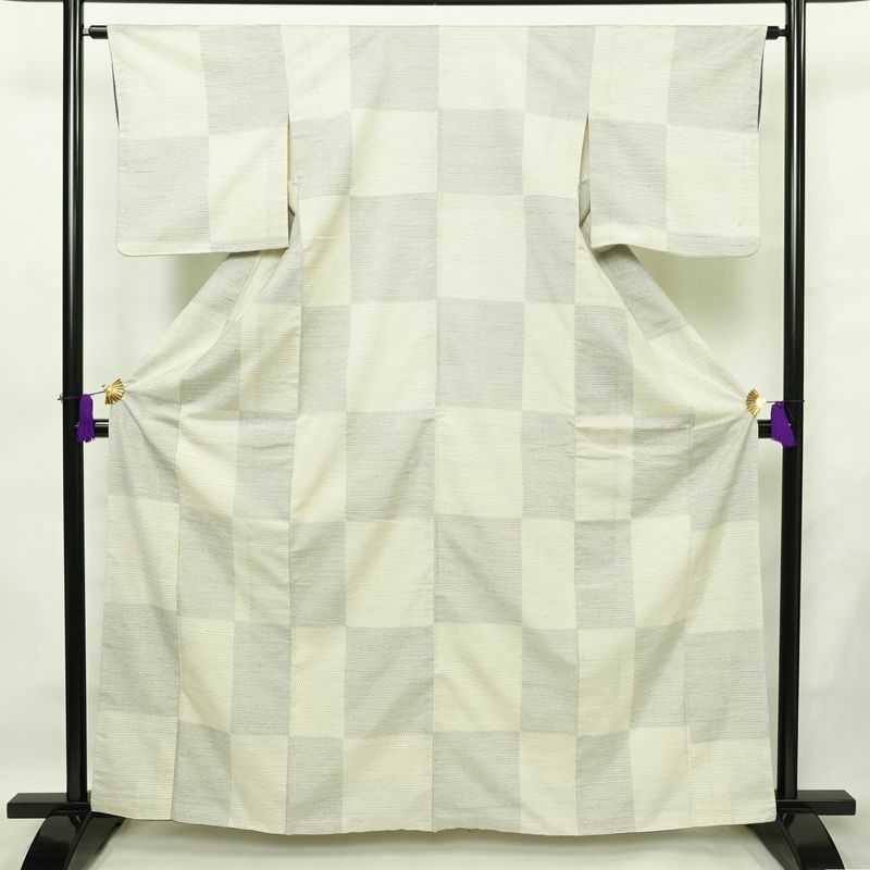 紬 正絹 チェック・格子柄 袷仕立て 身丈162.5cm 裄丈63cm リサイクル着物 着物 モダン カジュアル 白_画像1