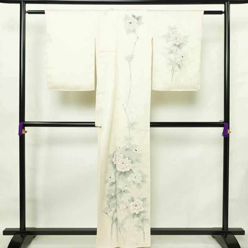 付け下げ 落款入り しつけ糸付き 正絹 花柄 袷仕立て 身丈159.5cm 裄丈67cm リサイクル着物 着物 手描き フォーマル 上品 白_画像2