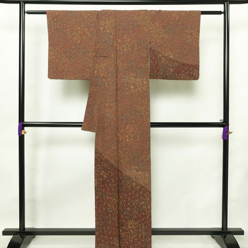 付け下げ 良品 縮緬 正絹 小紋柄 幾何学柄・抽象柄 袷仕立て 身丈162cm 裄丈67cm リサイクル着物 着物 洒落 茶_画像2