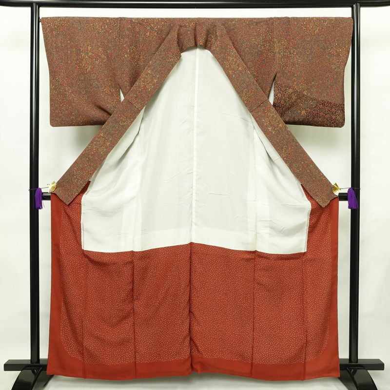 付け下げ 良品 縮緬 正絹 小紋柄 幾何学柄・抽象柄 袷仕立て 身丈162cm 裄丈67cm リサイクル着物 着物 洒落 茶_画像3