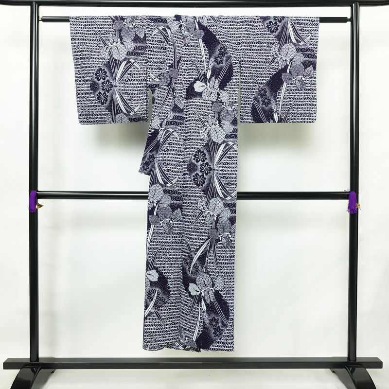浴衣 美品 夏用 綿絽 バチ衿仕立て 綿 花柄 単衣仕立て 身丈144cm 裄丈66cm モダン 粋 青・紺_画像2