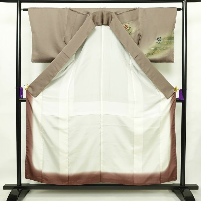 付け下げ 良品 しつけ糸付き 正絹 花柄 袷仕立て 身丈155.5cm 裄丈63cm リサイクル着物 着物 箔 金彩 銀彩 入学式 卒業式 七五三 お宮参り フォーマル 茶_画像3