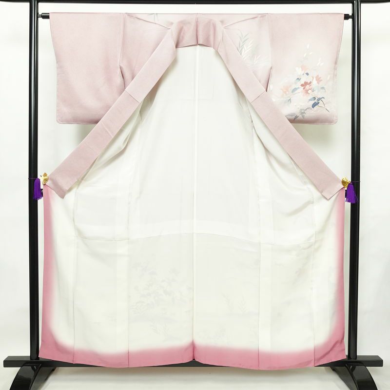 付け下げ 良品 しつけ糸付き 正絹 花柄 袷仕立て 身丈158.5cm 裄丈64cm リサイクル着物 着物 入学式 卒業式 七五三 お宮参り フォーマル 上品 ラベンダーピンク ピンク_画像3