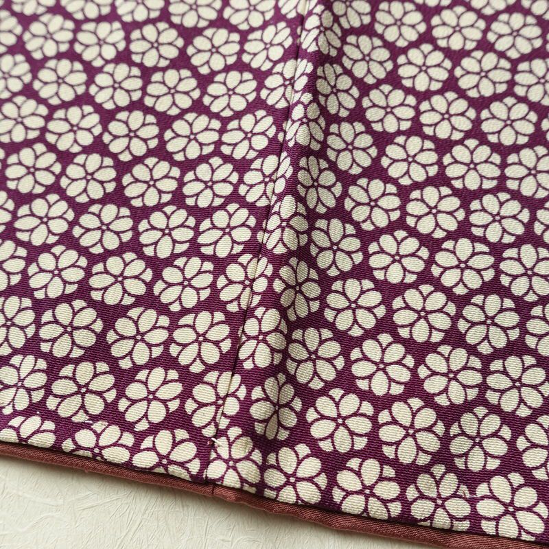 小紋 縮緬 総柄 正絹 花柄 袷仕立て 身丈167.5cm 裄丈62.5cm リサイクル着物 着物 モダン 紫・藤色_画像10